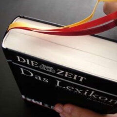 Und auf einmal in den Buchrücken einkleben.